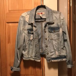 Cropped denim jacket w crochet detail - 1st Kiss